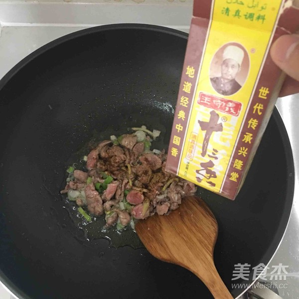 酸菜炒粉的做法步骤：6