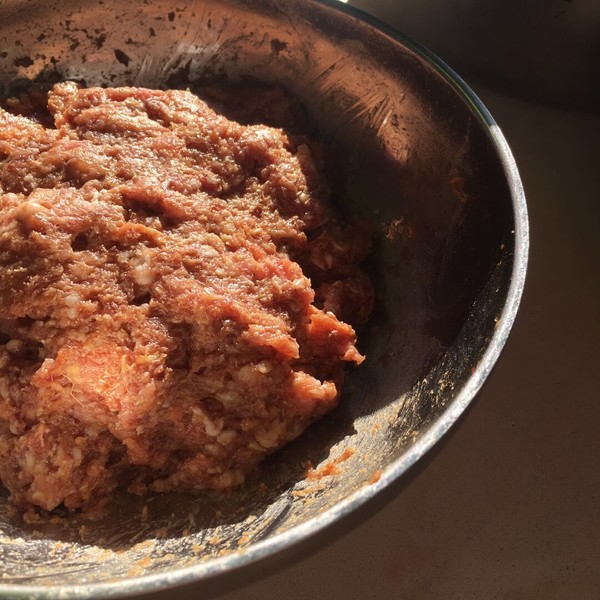 馄饨版香菇猪肉烧麦的做法步骤:3