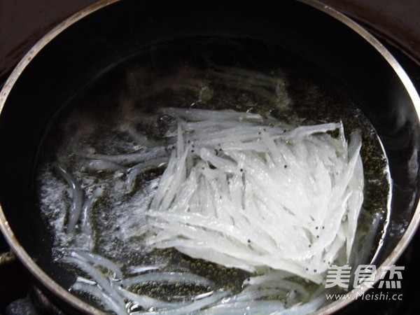 葱花银鱼煎蛋的做法步骤:4