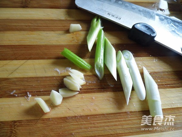 野山椒炒鸭肉的做法步骤：4
