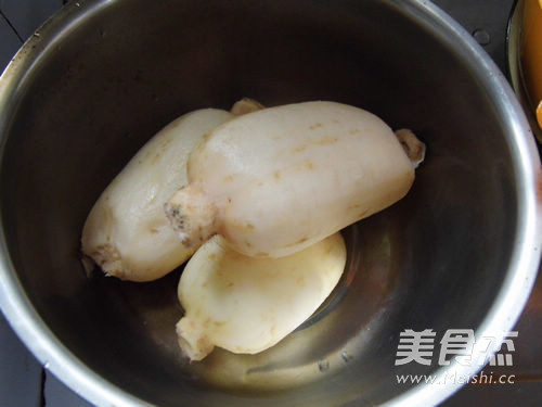 莲藕棒骨汤的做法步骤：1