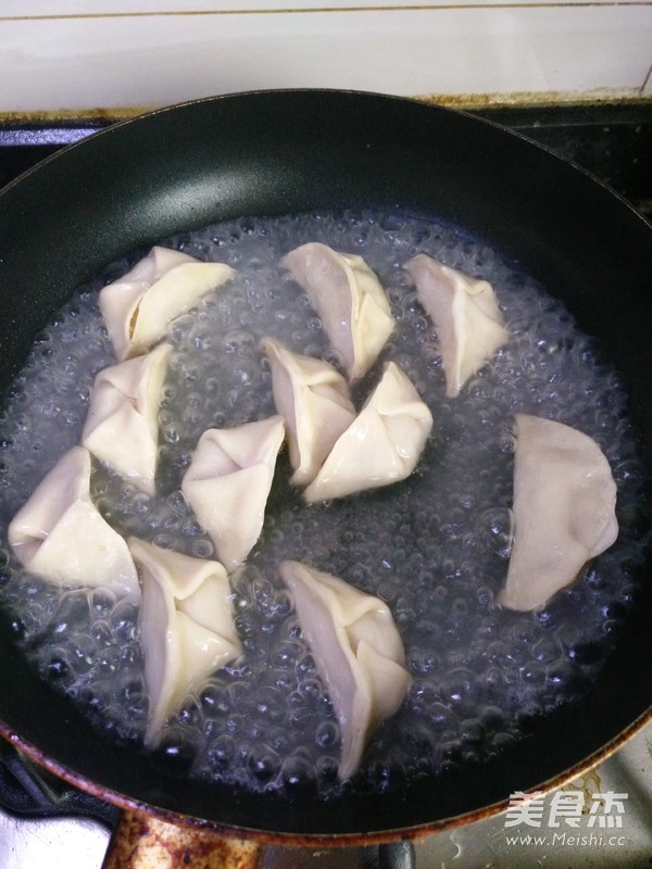 香菇娃娃菜煎饺的做法步骤：12