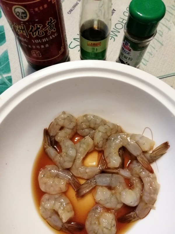 虾仁番茄炒饭的做法步骤：1