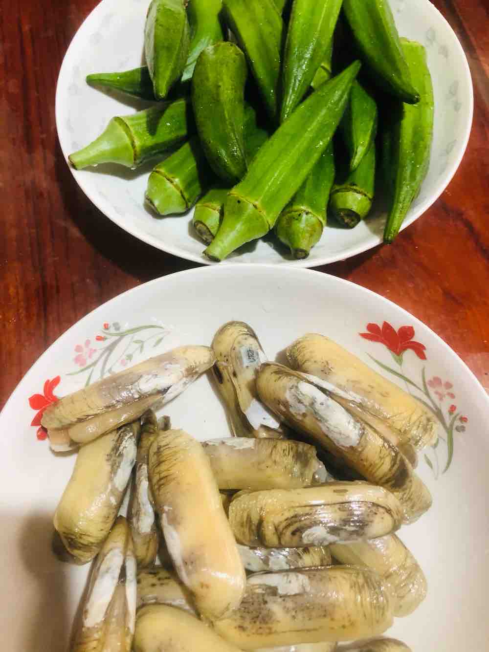 油泼蛏子秋葵的做法步骤：1