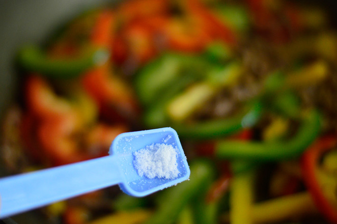 彩椒牛肉丝的做法步骤：12