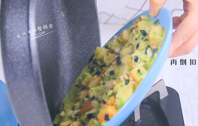 彩椒抱蛋面包丁的做法步骤:6