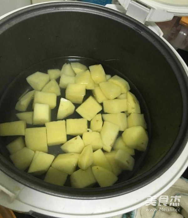 土豆烧鸡的做法步骤:9
