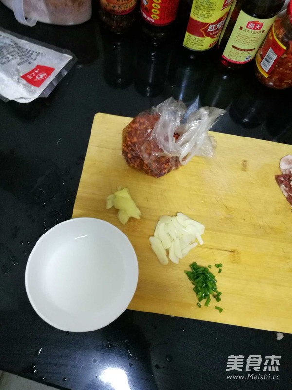 土豆烧鸡的做法步骤:9