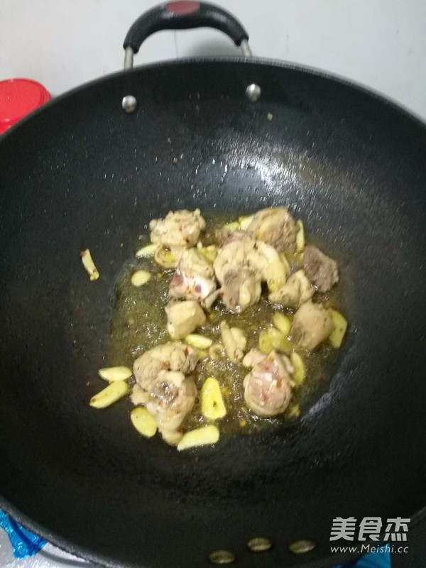 土豆烧鸡的做法步骤:9