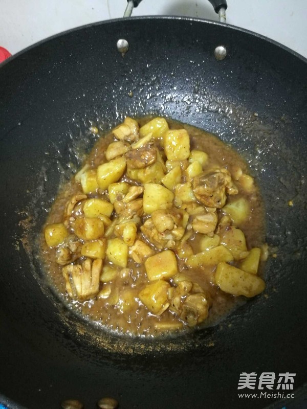 土豆烧鸡的做法步骤:9