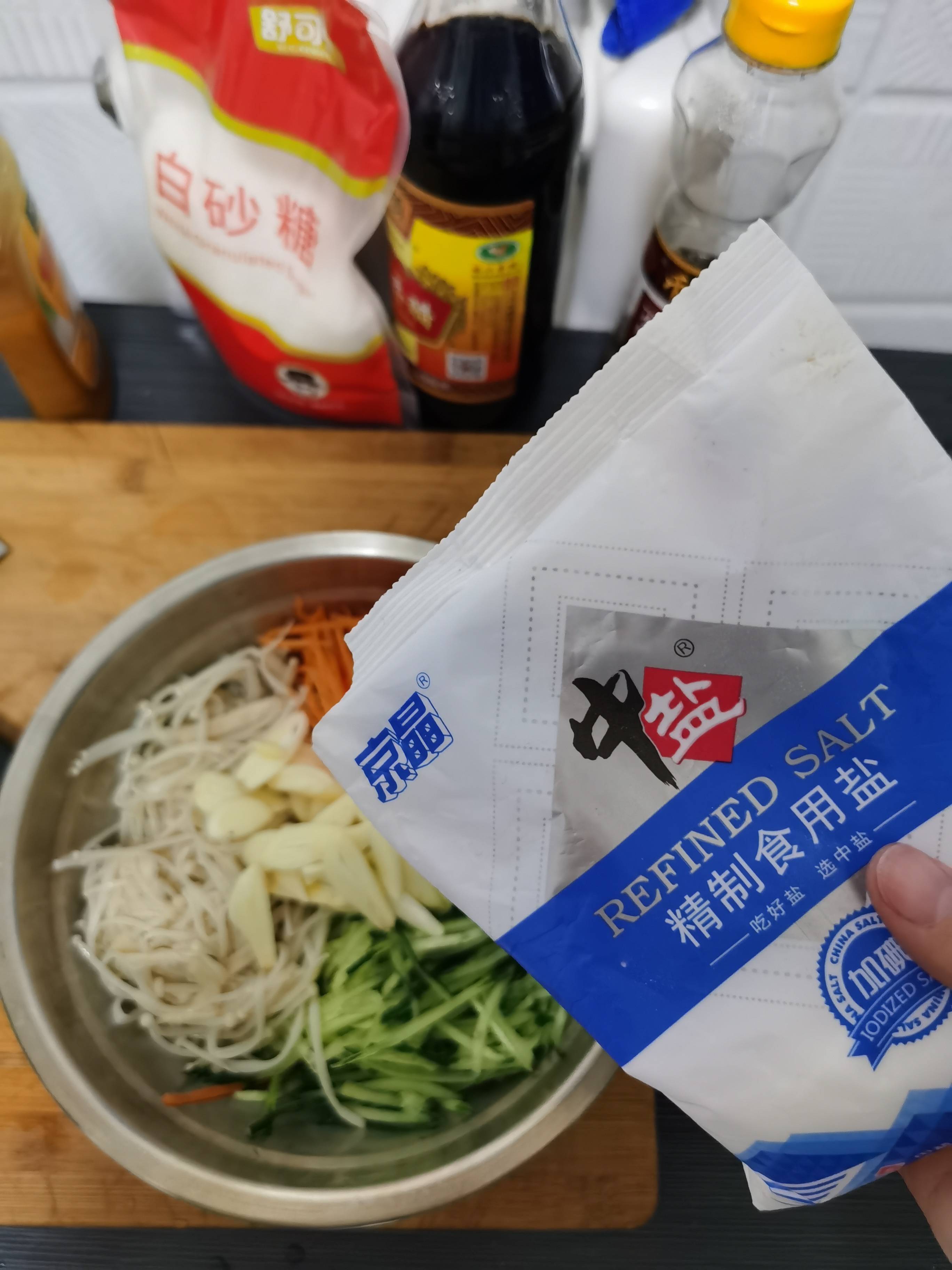 凉拌金针菇的做法步骤：7