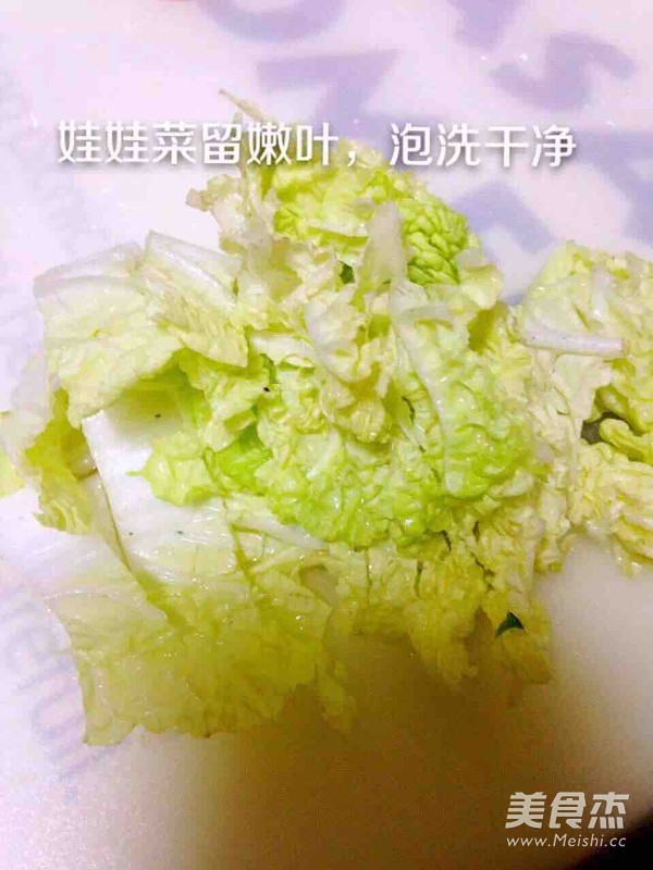 娃娃菜鲜虾蔬菜面的做法步骤：2