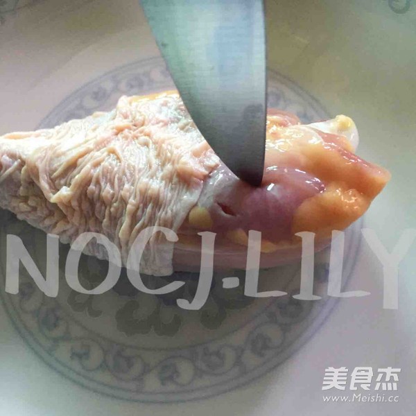 电饭煲鸡腿饭的做法步骤:2