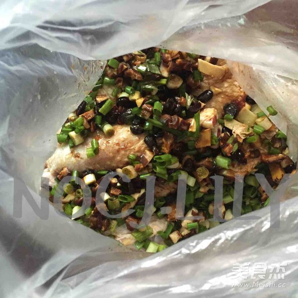 电饭煲鸡腿饭的做法步骤:4