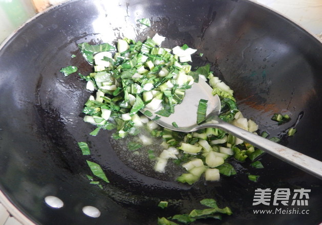 青菜炒饭的做法步骤：3