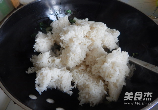 青菜炒饭的做法步骤：4