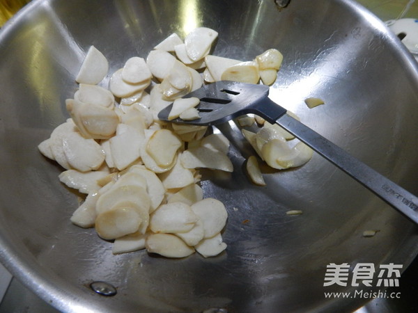 杏爆菇鸡蛋汤的做法步骤：3