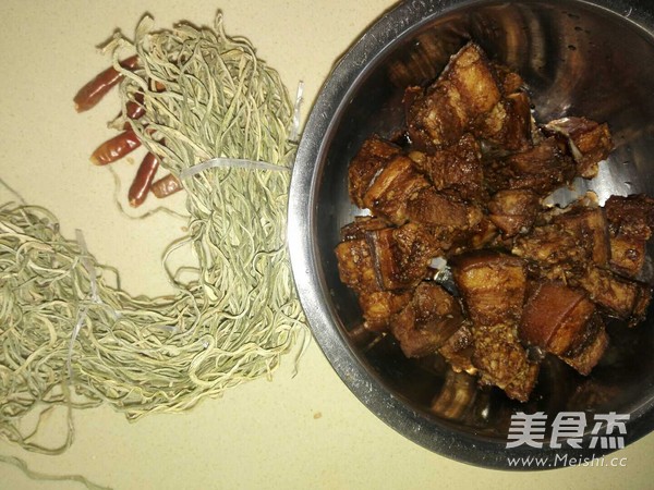 懒人做懒菜之红烧肉炖干豆角的做法步骤：3