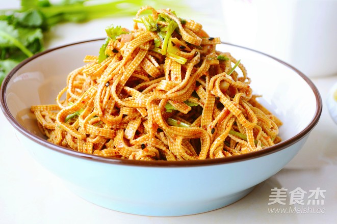家常拌豆腐丝,吃就需两招~的做法步骤:12