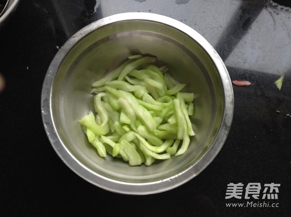 凉拌黑木耳瓜皮的做法步骤:3