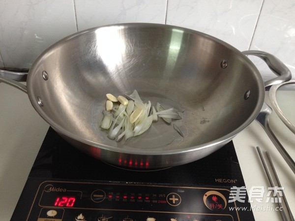 炝炒黑木耳的做法步骤：3