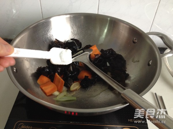 炝炒黑木耳的做法步骤：5