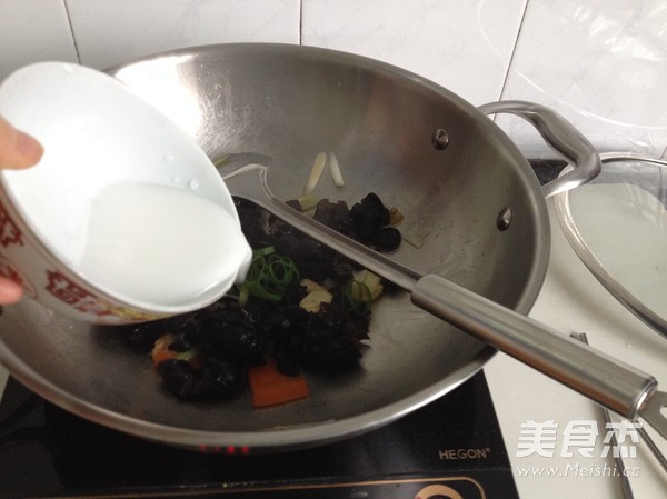 炝炒黑木耳的做法步骤：7