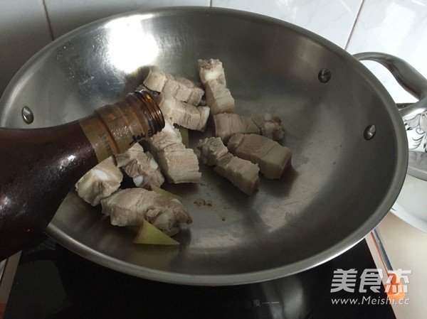 五花肉焖扁豆的做法步骤：2