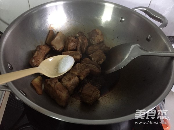 茶树菇土豆排骨煲的做法步骤:4