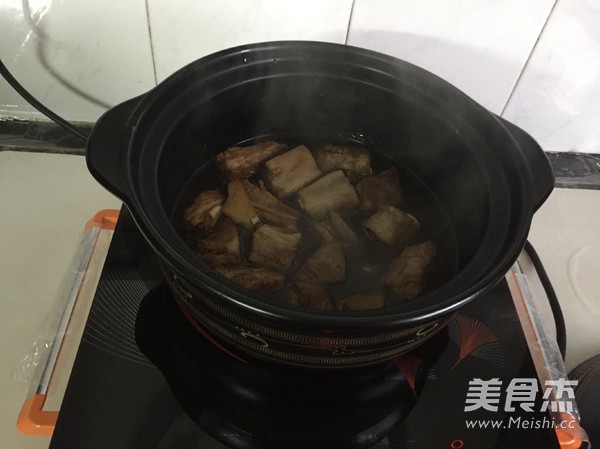 茶树菇土豆排骨煲的做法步骤:5