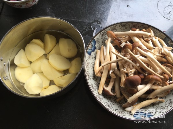 茶树菇土豆排骨煲的做法步骤:6