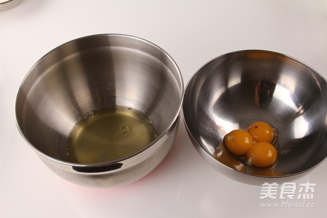 渐变奶油蛋糕的做法步骤:2