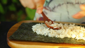 有家鲜厨房:韩国料理-紫菜包饭的做法步骤:3