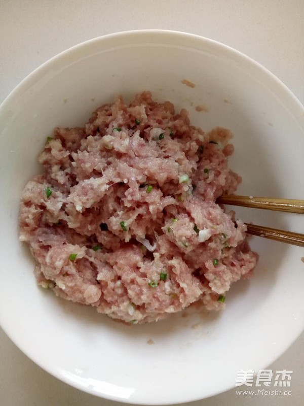 腐竹肉丸子汤经典美味的做法步骤：3