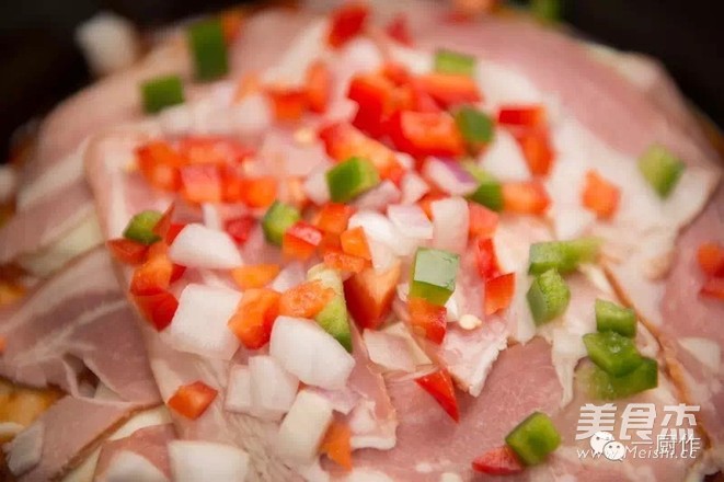 培根火腿披萨的做法步骤：7