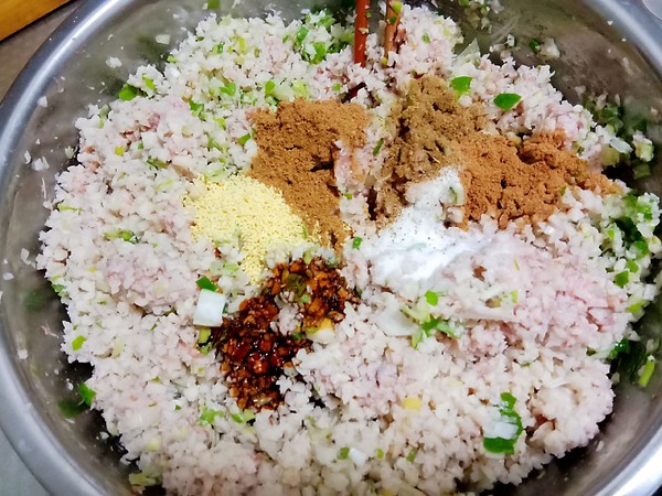 莲菜大肉水饺的做法步骤:4