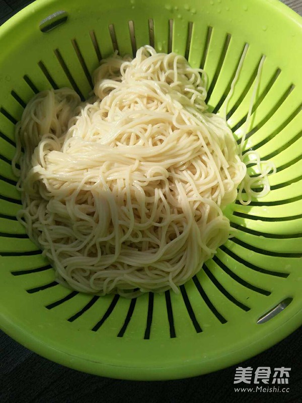 白菜炒面的做法步骤:2
