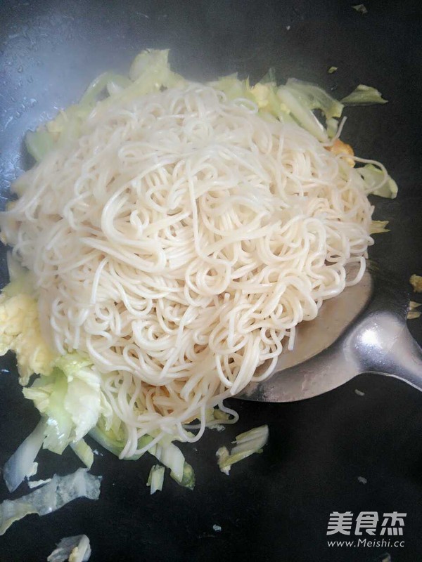 白菜炒面的做法步骤:8