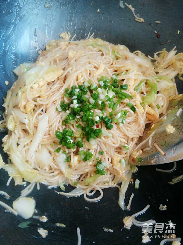 白菜炒面的做法步骤:11