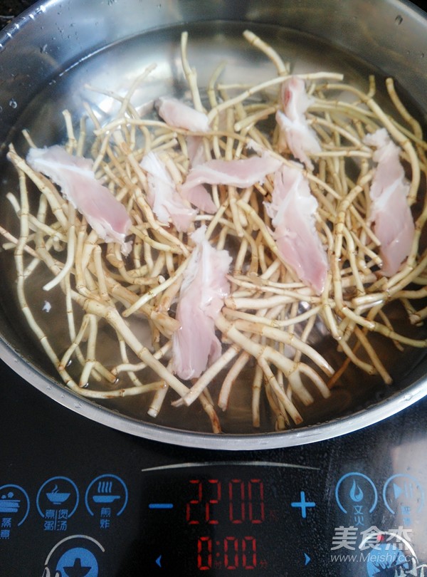 脆骨鱼腥草汤的做法步骤：4