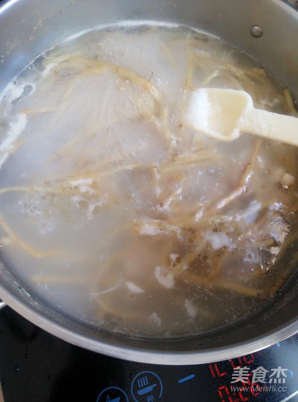 脆骨鱼腥草汤的做法步骤：6