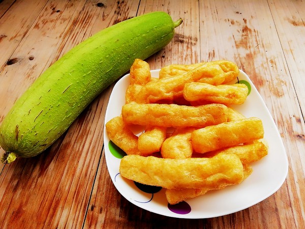 丝瓜炒油豆腐的做法步骤：1