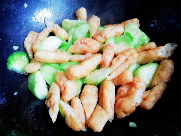 丝瓜炒油豆腐的做法步骤：5