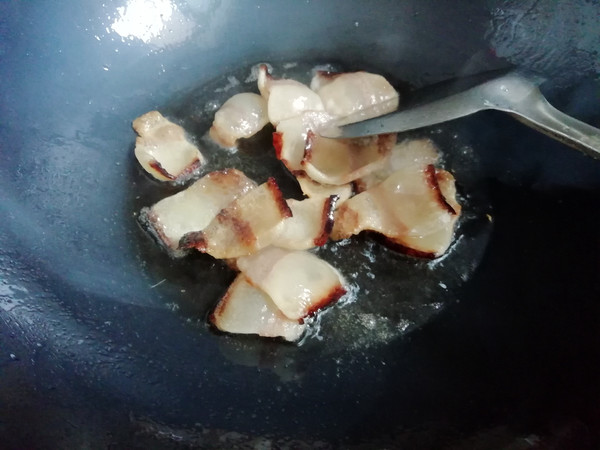 腊肉炒茭白的做法步骤:4