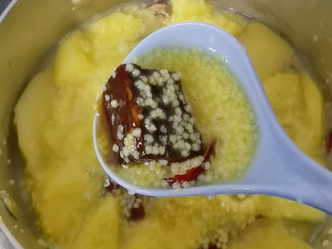 早上犯懒,来1锅苹果红枣粥,省心又营养,好喝到人人抢的做法步骤:5