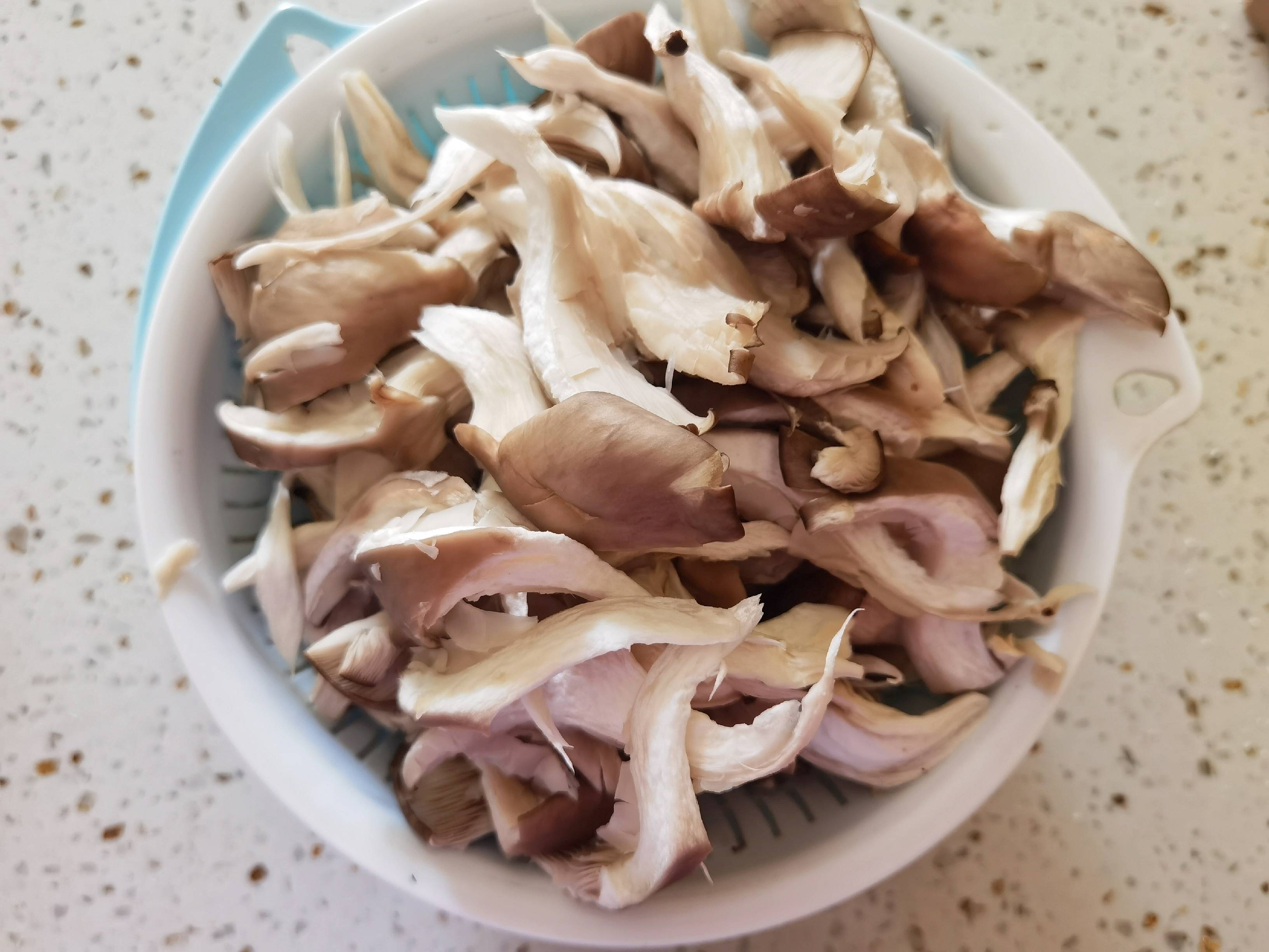 这1碗今天刚吃过,明天还想做,酸辣好吃实在是香的做法步骤:2