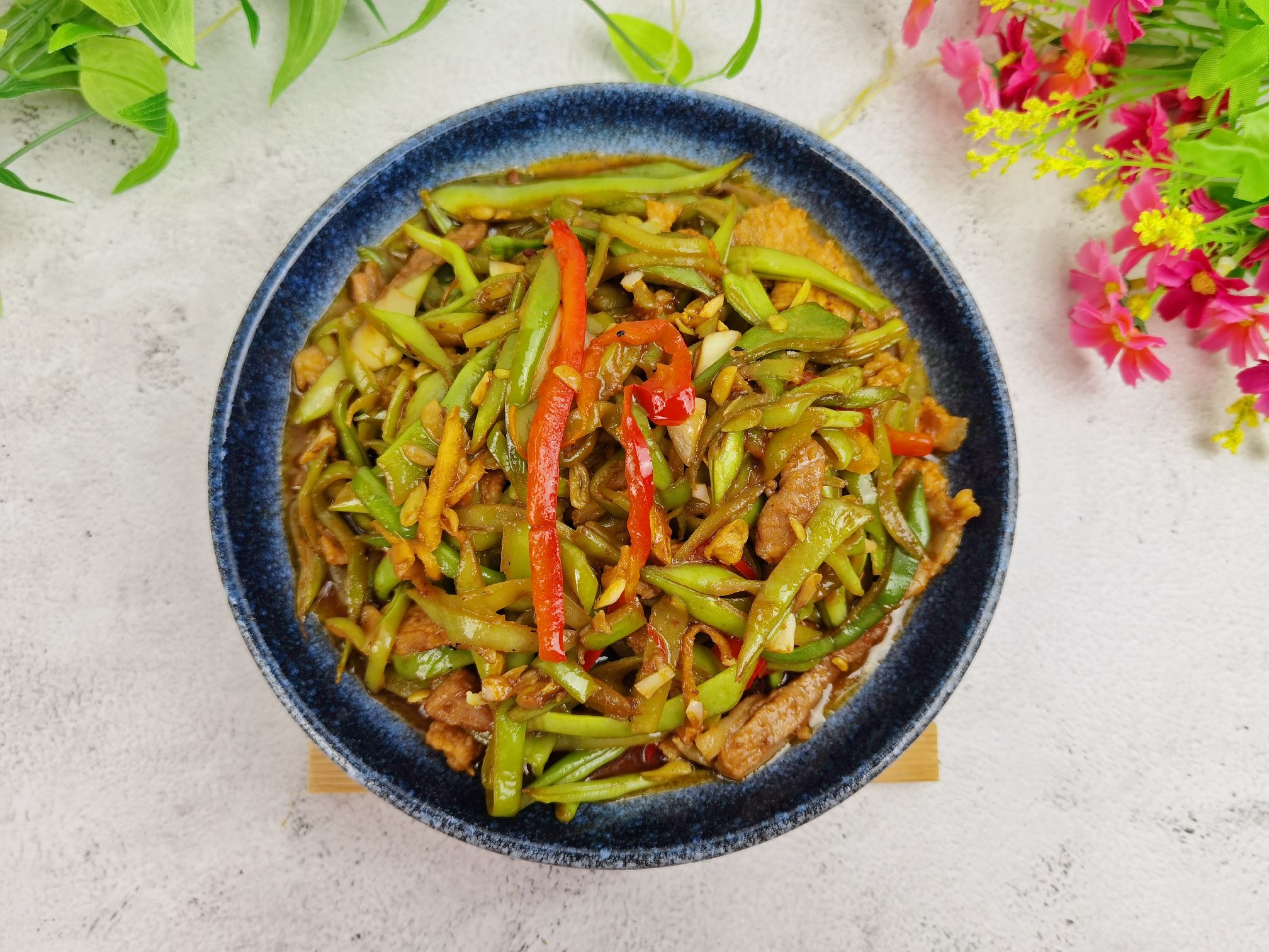 炒豆角不入味?这样炒试试,不过油不焯水,入味还下饭的做法步骤:9