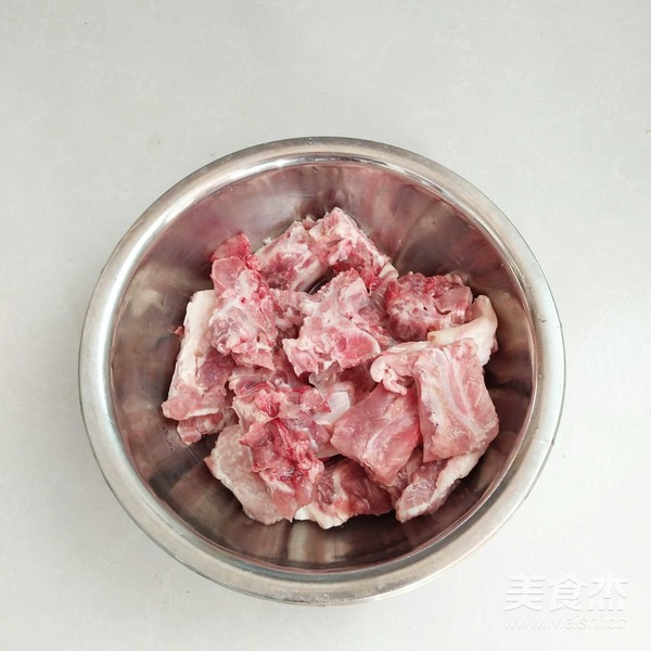 清汤排骨面的做法步骤：1