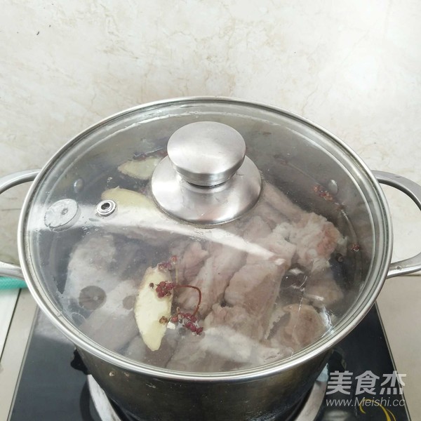 清汤排骨面的做法步骤:3