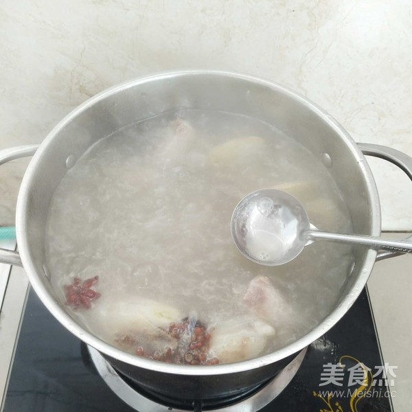 清汤排骨面的做法步骤:4